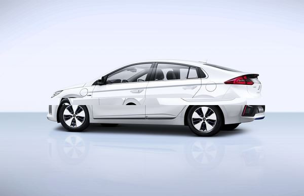 La Hyundai Ioniq Hybride Rechargeable parcourt 50 kilomètres en électrique