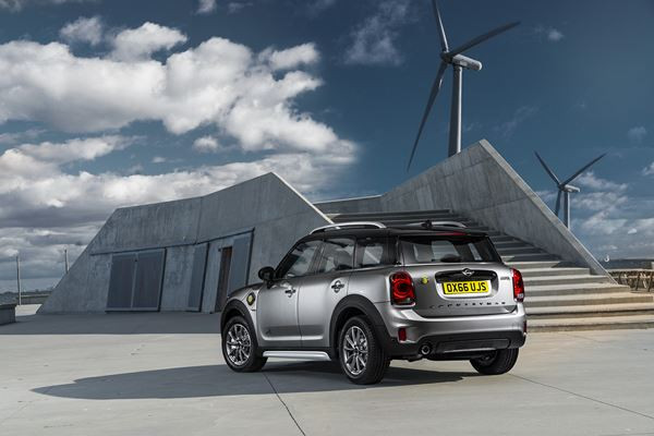 Le Mini Countryman adopte une motorisation hybride essence rechargeable