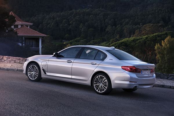 La BMW Série 5 hybride rechargeable développe une puissance cumulée de 252 ch