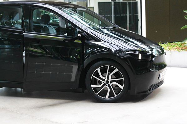 Les cellules photovoltaïques de la Sono Sion génèrent de l'électricité