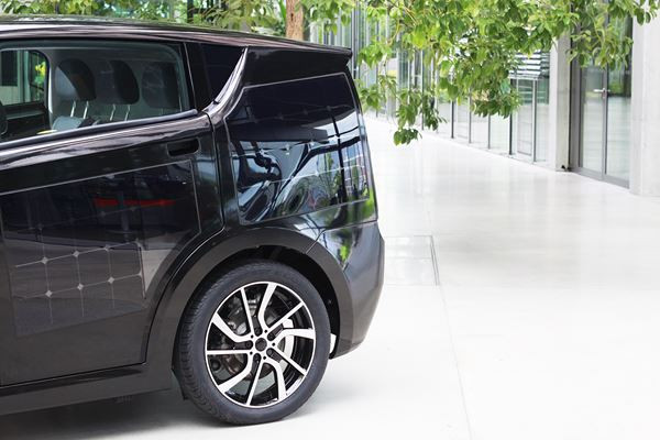 Les cellules photovoltaïques de la Sono Sion génèrent de l'électricité