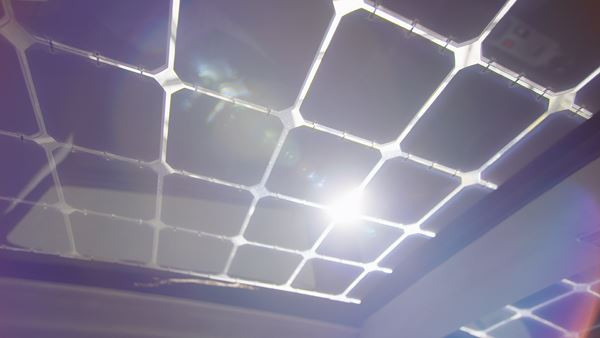 Les cellules photovoltaïques de la Sono Sion génèrent de l'électricité