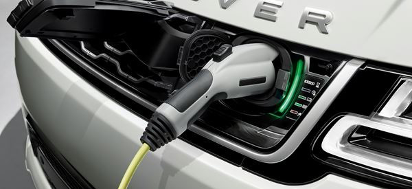 Le Range Rover Sport PHEV rechargeable affiche une autonomie électrique de 51 km