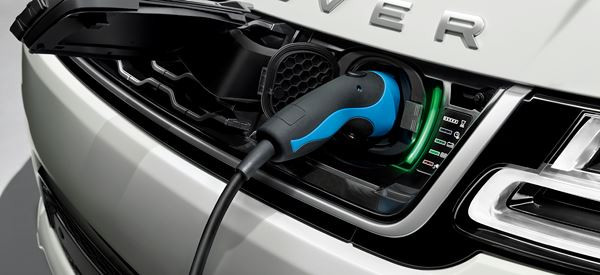 Le Range Rover Sport PHEV rechargeable affiche une autonomie électrique de 51 km
