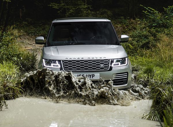 Le Range Rover PHEV rechargeable affiche une autonomie électrique de 51 km