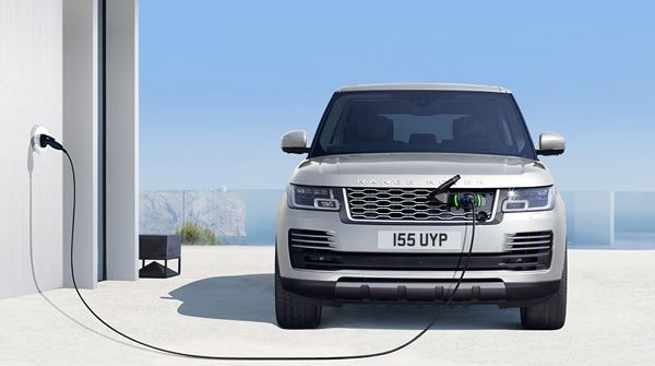 Le Range Rover PHEV rechargeable affiche une autonomie électrique de 51 km