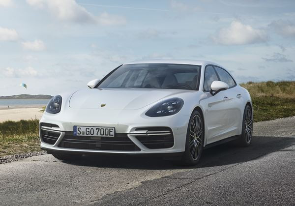La Porsche Panamera Sport Turismo Turbo S E-Hybrid développe 680 ch