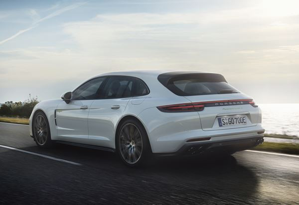 La Porsche Panamera Sport Turismo Turbo S E-Hybrid développe 680 ch