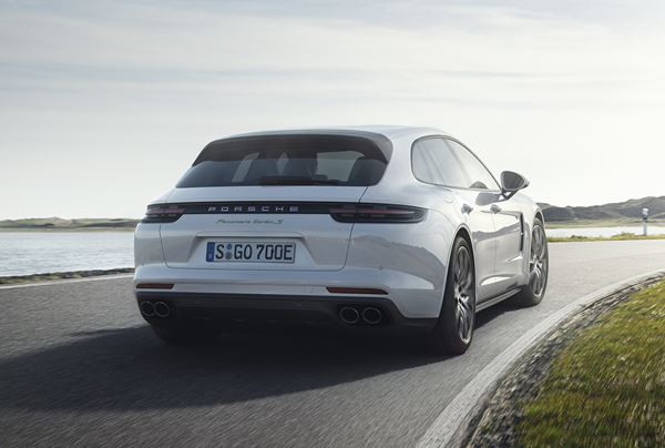 La Porsche Panamera Sport Turismo Turbo S E-Hybrid développe 680 ch