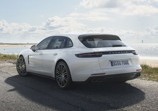 La Porsche Panamera Sport Turismo Turbo S E-Hybrid développe 680 ch