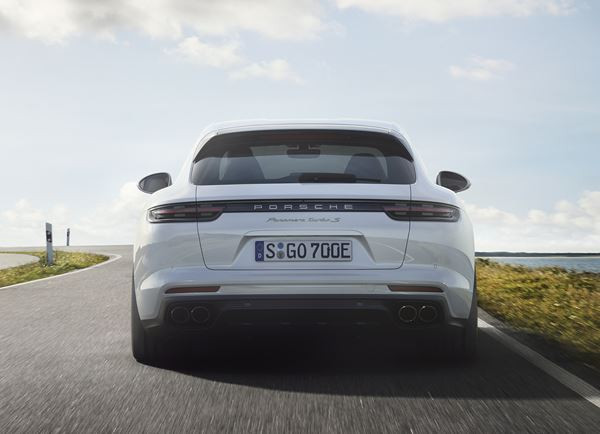 La Porsche Panamera Sport Turismo Turbo S E-Hybrid développe 680 ch