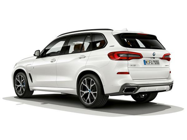 La BMW X5 xDrive45e iPerformance affiche des émissions de CO2/km de 49 grammes