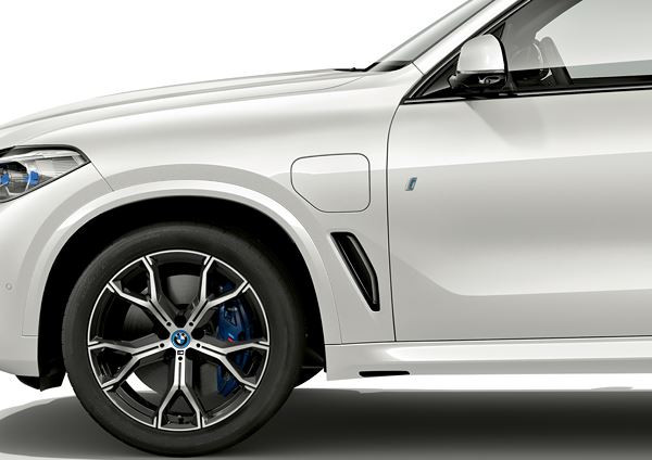 La BMW X5 xDrive45e iPerformance affiche des émissions de CO2/km de 49 grammes