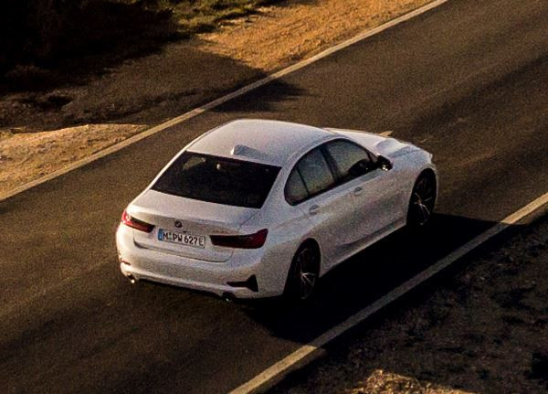 La BMW 330e Hybride Rechargeable revendique une autonomie électrique de 60 kilomètres