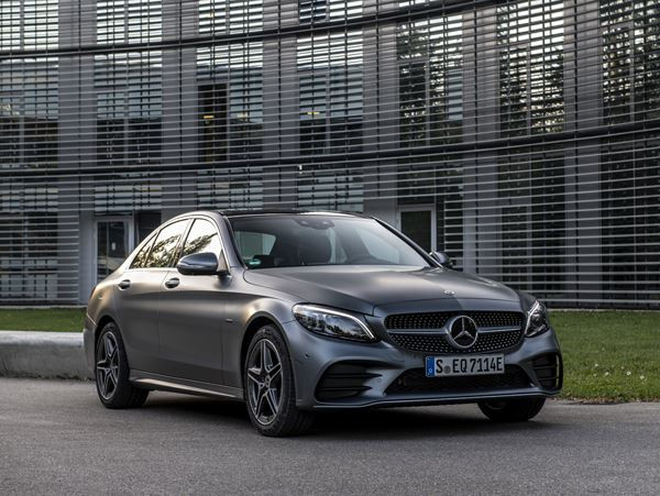 La Mercedes C 300 de hybride rechargeable affiche une autonomie électrique de 57 km