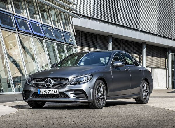 La Mercedes C 300 de hybride rechargeable affiche une autonomie électrique de 57 km