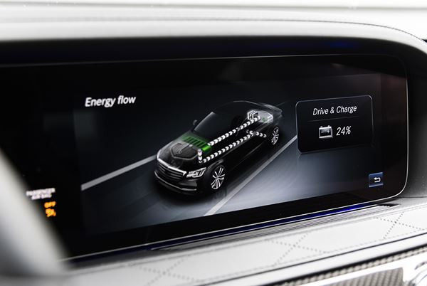 La Mercedes S 560 e hybride rechargeable affiche une autonomie électrique de 50 km