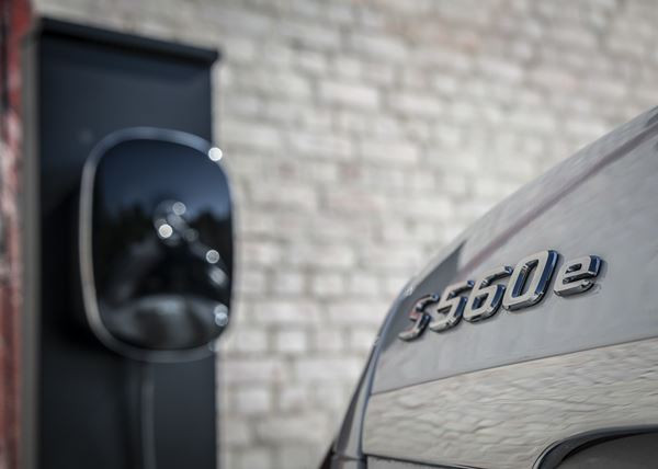 La Mercedes S 560 e hybride rechargeable affiche une autonomie électrique de 50 km
