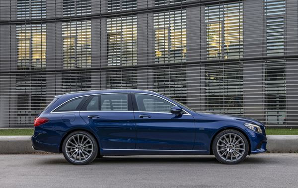 La Mercedes C Break 300 de hybride affiche une autonomie électrique de 56 km