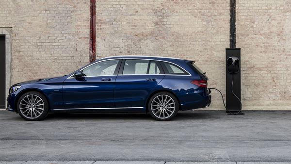 La Mercedes C Break 300 de hybride affiche une autonomie électrique de 56 km