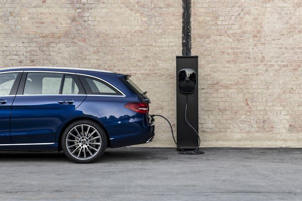 La Mercedes C Break 300 de hybride affiche une autonomie électrique de 56 km