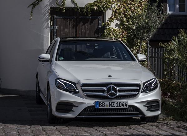 La Mercedes E Break 300 de hybride affiche une autonomie électrique de 52 km