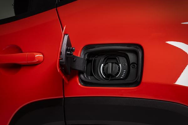 La Jeep Renegade se dote de la technologie hybride rechargeable