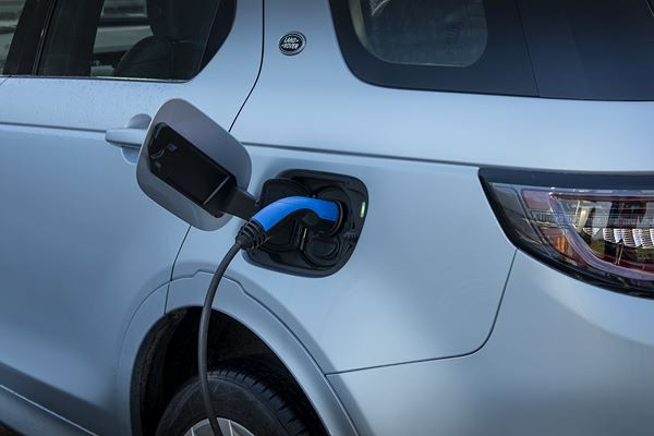 Le Land Rover Discovery Sport PHEV affiche une autonomie électrique de 62 km