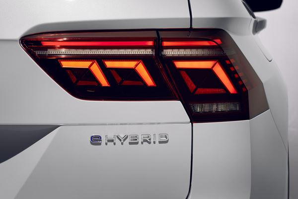 Le Volkswagen Tiguan eHybrid peut parcourir environ 50 km WLTP en électrique