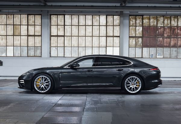 La Porsche Panamera Turbo S E-Hybrid délivre jusqu'à 700 ch
