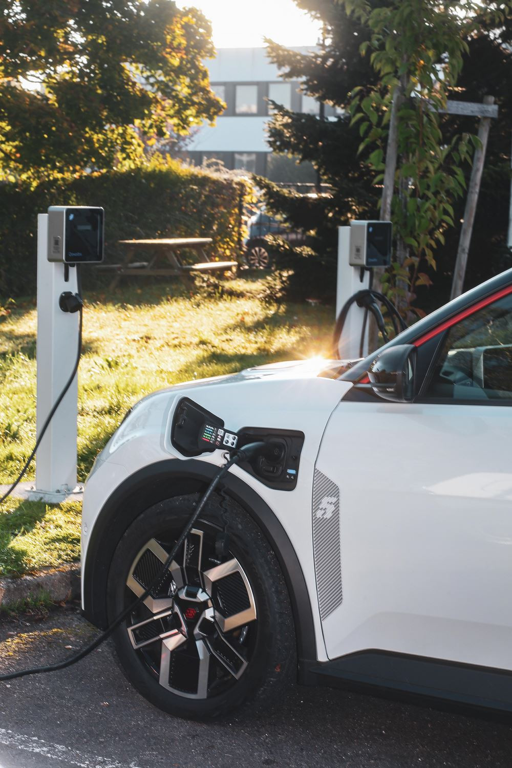 291 143 véhicules électriques particuliers vendus en France en 2024