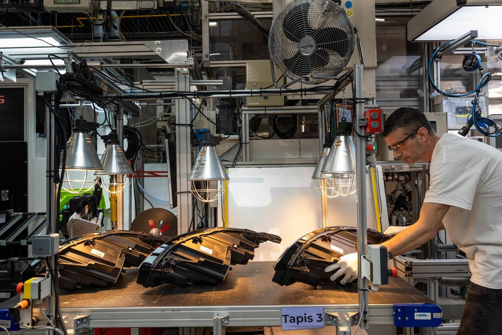 Un projecteur à LED remanufacturé réutilise jusqu'à 50 % des matières premières d'un projecteur à LED en fin de vie