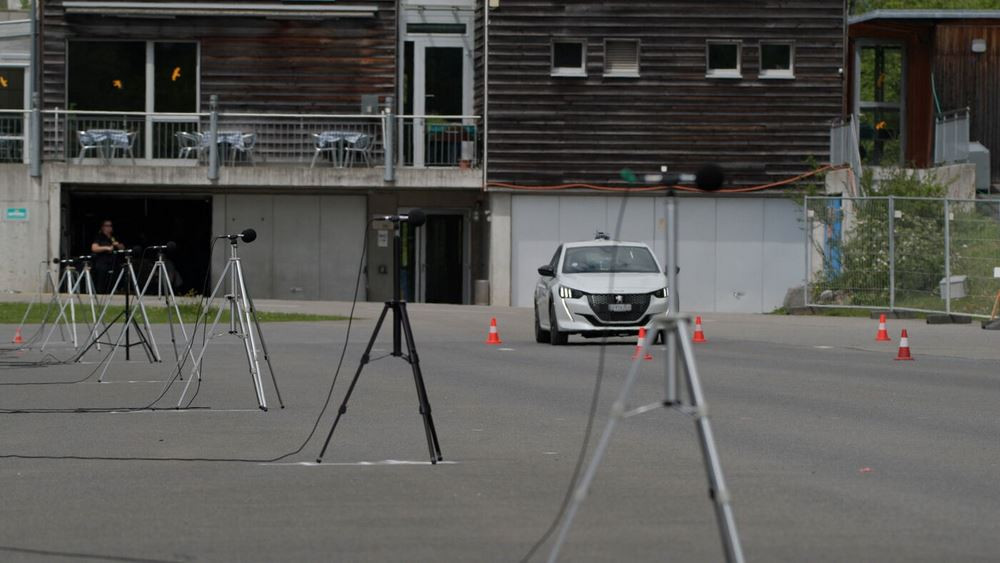 La voiture électrique nettement plus silencieuse que son homologue à moteur à combustion au démarrage