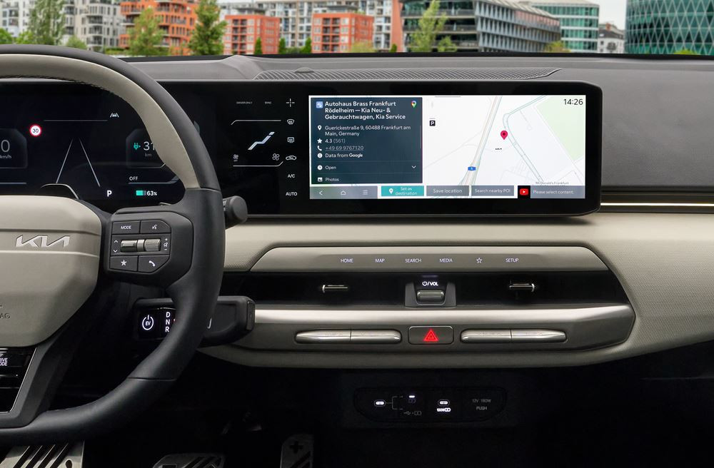 Les points d'intérêt Google s'installent dans la navigation embarquée connectée