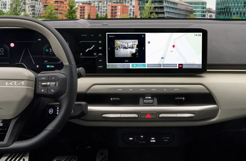 Les points d'intérêt Google s'installent dans la navigation embarquée connectée