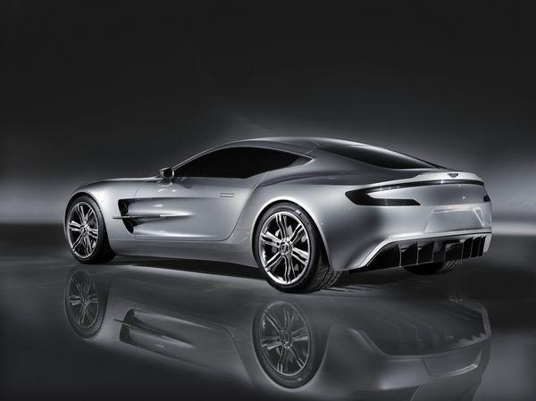 Aston Martin lève progressivement le voile sur la One 77