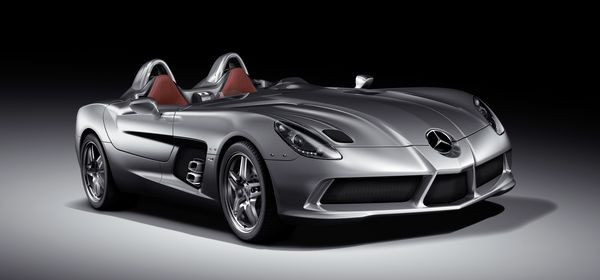 Une Mercedes SLR Stirling Moss à moteur V8 de 650 ch