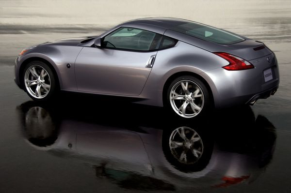 Le nouveau Nissan 370Z est commercialisé à partir de 40 900 euros