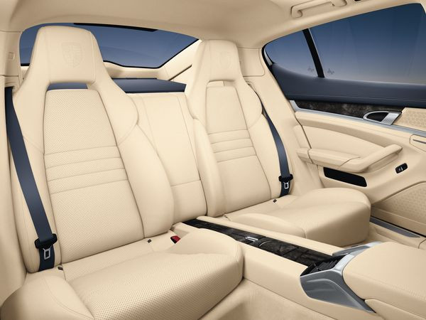 La Porsche Panamera commercialisée avec un moteur V8