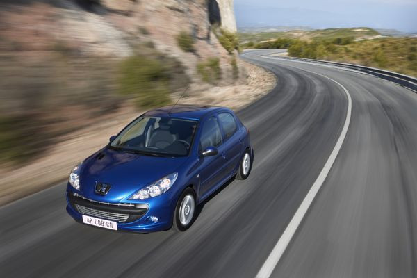 Peugeot lance la 206 Plus