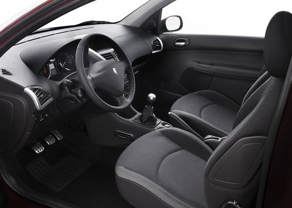 Peugeot lance la 206 Plus