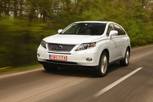 Lexus lance la troisième génération de son crossover RX