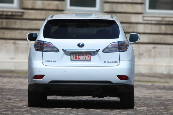 Lexus lance la troisième génération de son crossover RX
