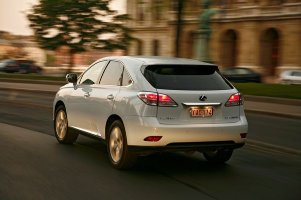 Lexus lance la troisième génération de son crossover RX