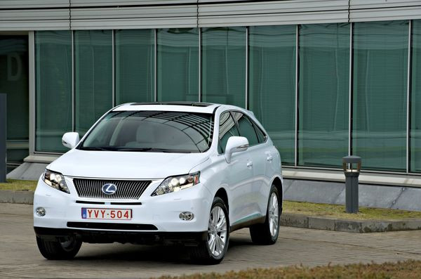 Lexus lance la troisième génération de son crossover RX