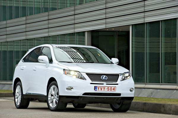 Lexus lance la troisième génération de son crossover RX