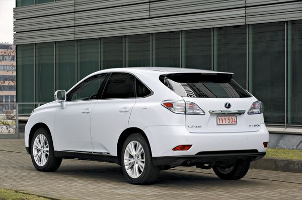 Lexus lance la troisième génération de son crossover RX