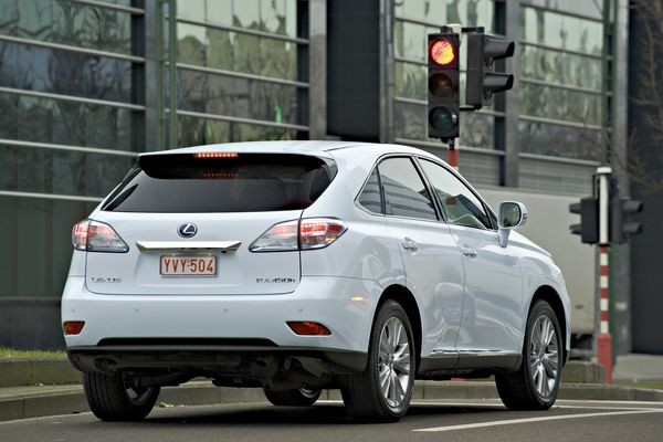 Lexus lance la troisième génération de son crossover RX