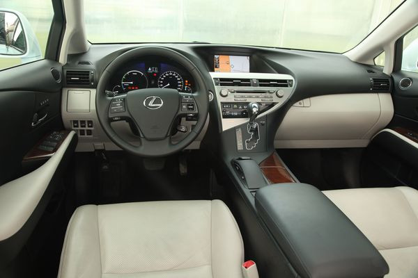 Lexus lance la troisième génération de son crossover RX