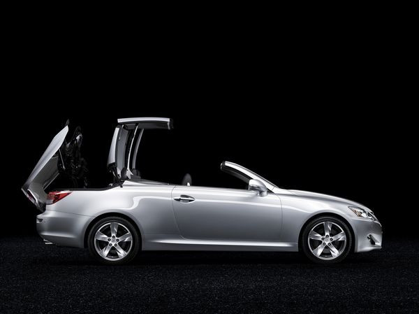 Lexus lance son nouveau coupé cabriolet IS 250C
